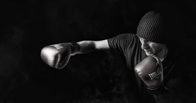 Ewolucja sprzętu bokserskiego: Od tradycyjnych rękawic po nowoczesne technologie treningowe