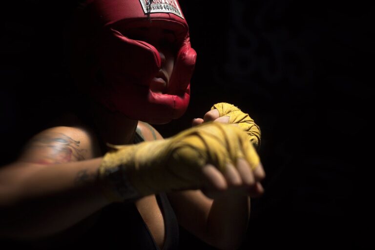 Sztuka treningu bokserskiego: Skuteczne metody doskonalenia techniki i wydolności